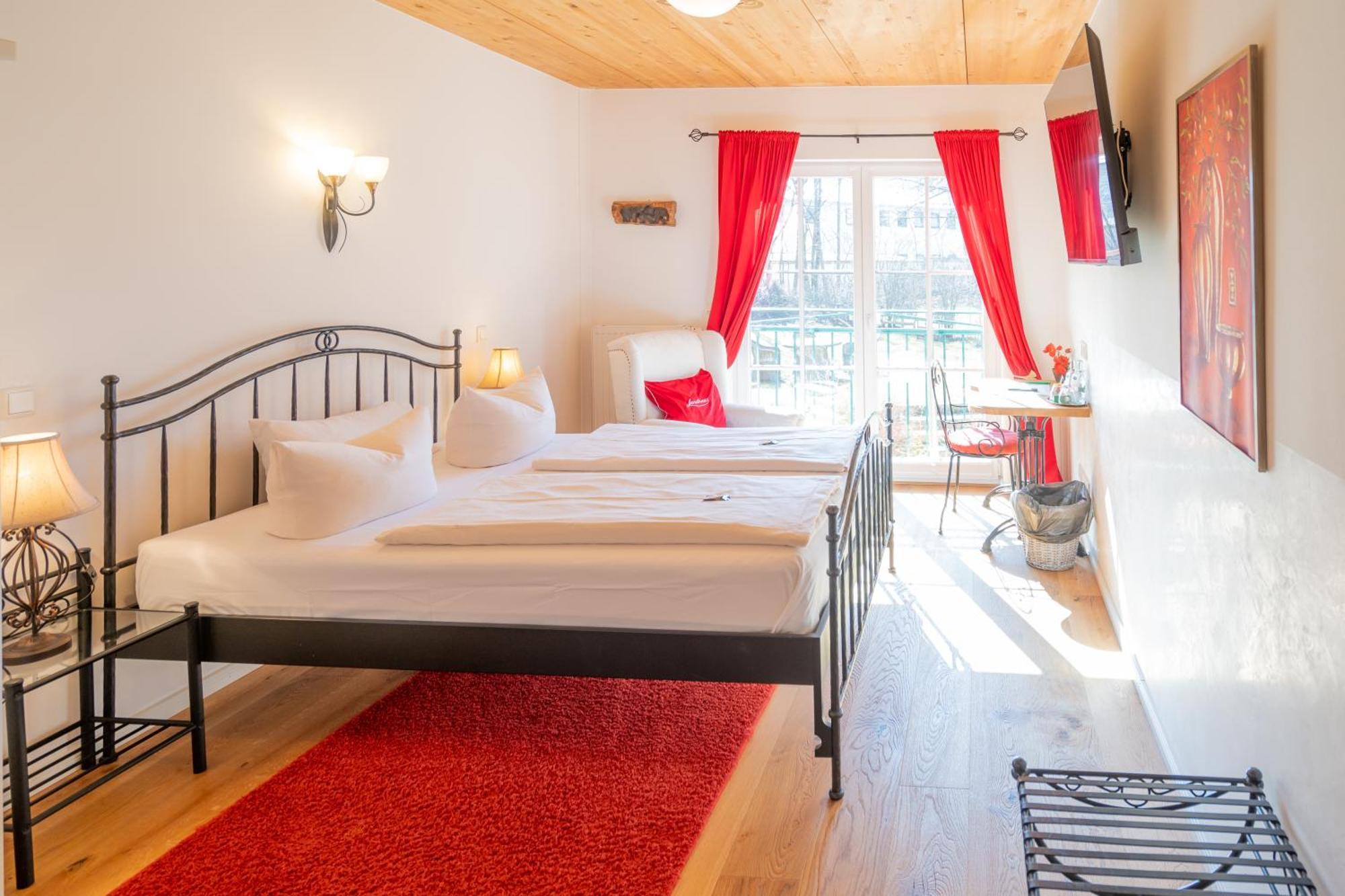 Landhaus Hotel Вольфратсхаузен Экстерьер фото