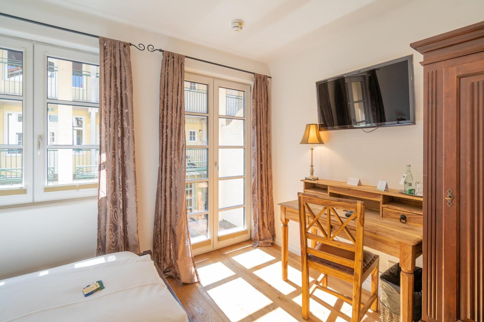 Landhaus Hotel Вольфратсхаузен Экстерьер фото