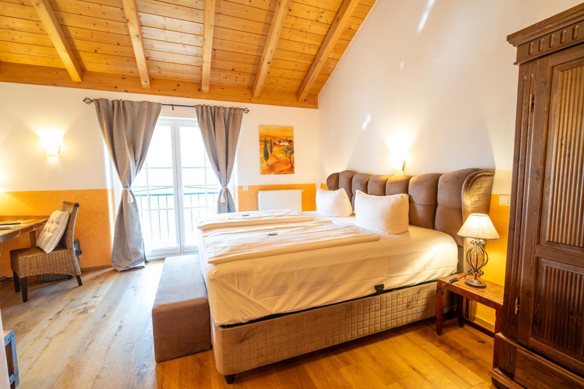 Landhaus Hotel Вольфратсхаузен Экстерьер фото