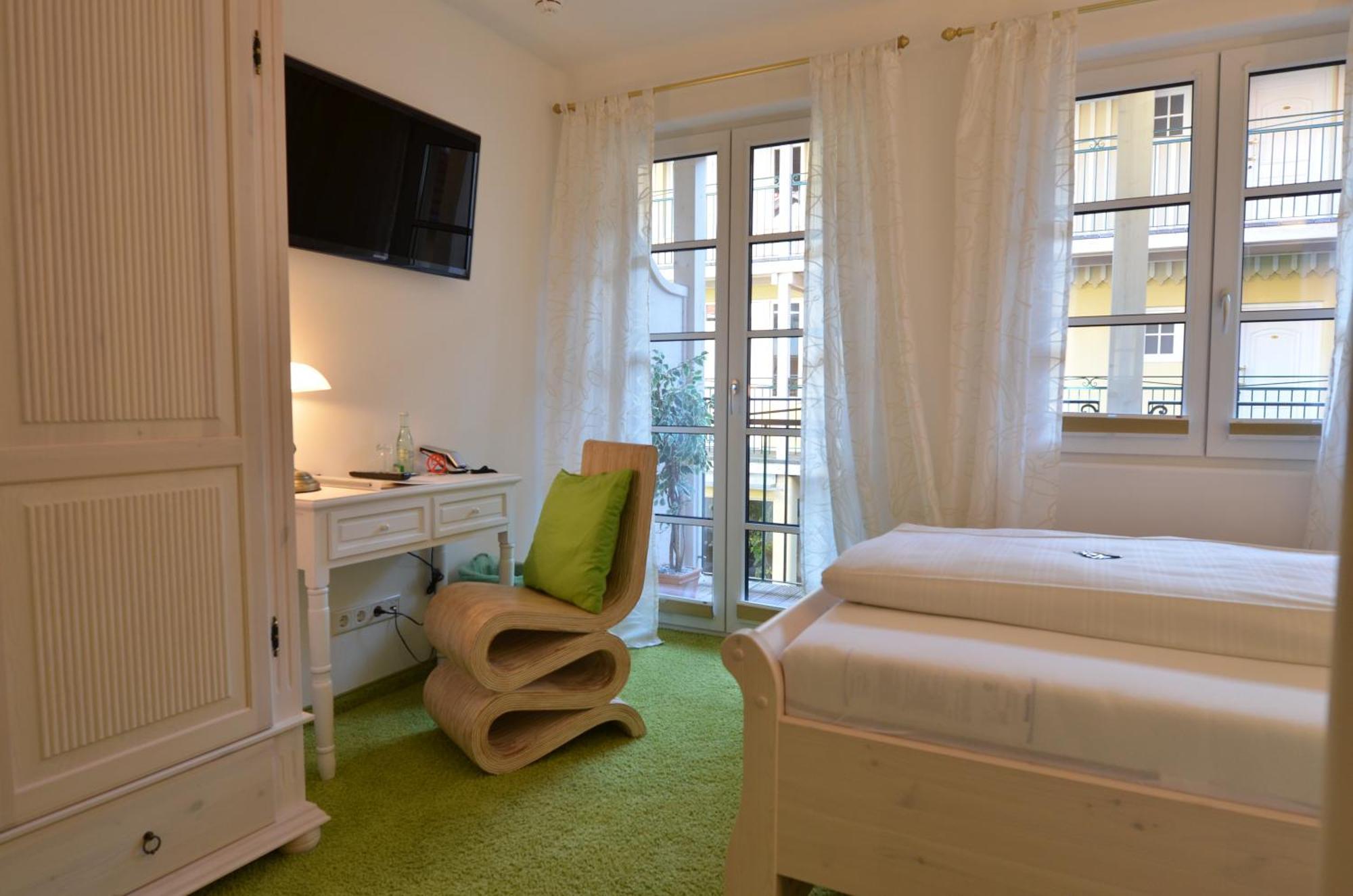 Landhaus Hotel Вольфратсхаузен Экстерьер фото